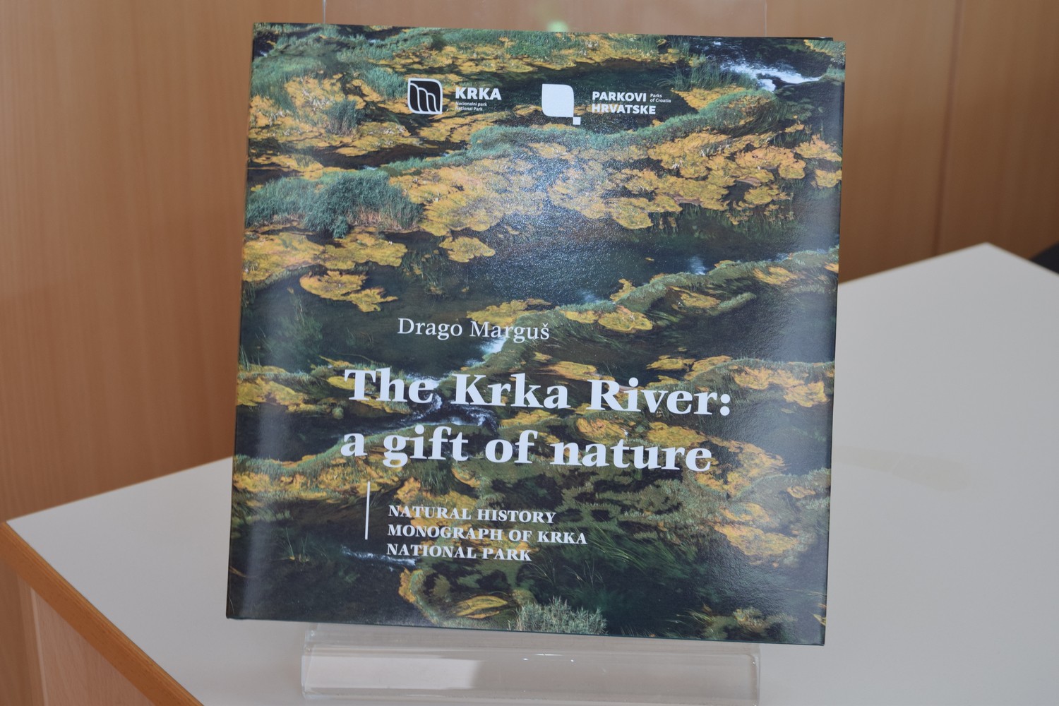 Pročitajte više o članku Predstavljena prva prirodoslovna monografija NP „Krka“ Rijeka Krka: dar prirode, autora Drage Marguša